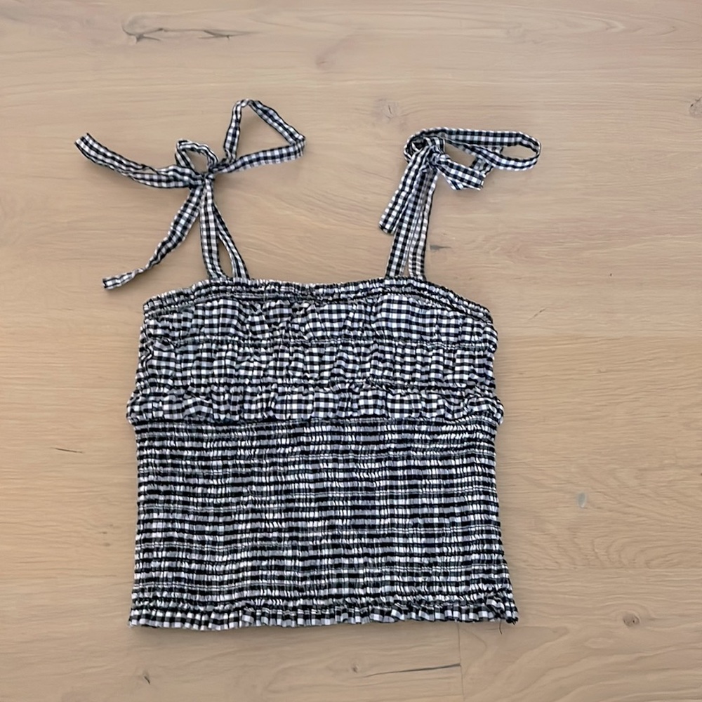 Black and white cropped top